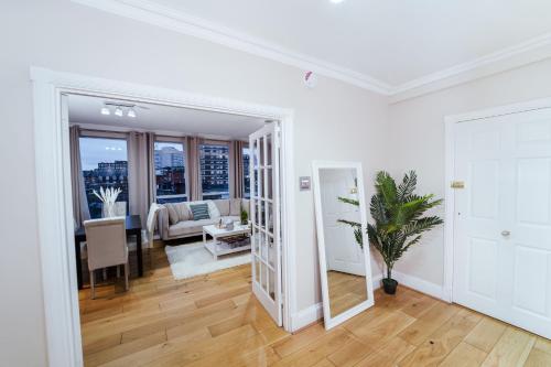 Park Lane Apartments Crawford Place - image 2