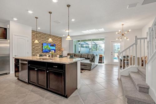 7439 Oakmoss Loop - main image