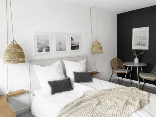 Seaside Rooms - Zentrales Design-Apartment mit Balkon & Parkplatz - 2 Minuten zum Strand in Timmendorfer Strand, Deutschland