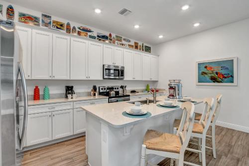 7977 Surf Street - image 5