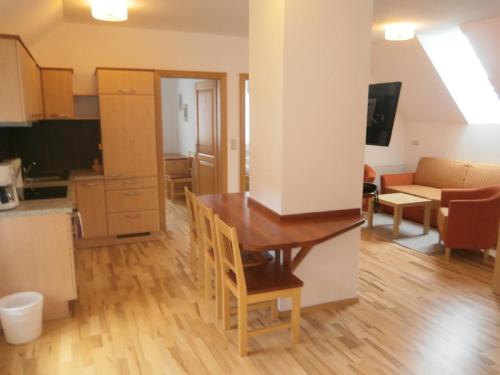 2 bedrooms, 3 beds
