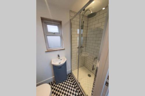 Cosy detached studio- walking distance to CWOA! photo 2