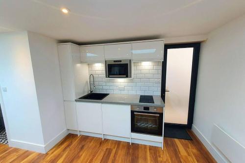 Picture of Cosy Detached Studio- Walking Distance To Cwoa