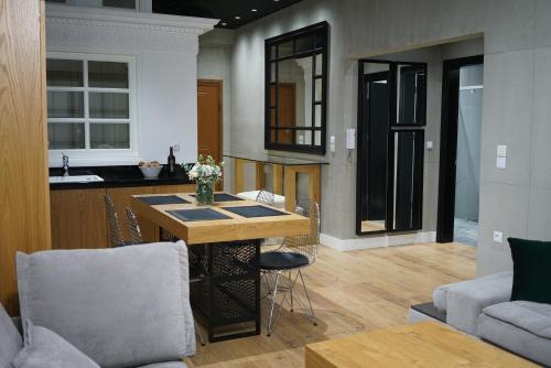 Limani Luxury Apartment Beachfront 2 - image 4