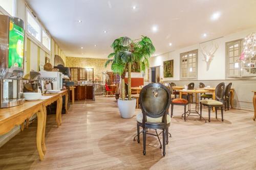 อาหารและเครื่องดื่ม, Hotel Saint Albert in ซาร์ลา-ลา-กาเนดา