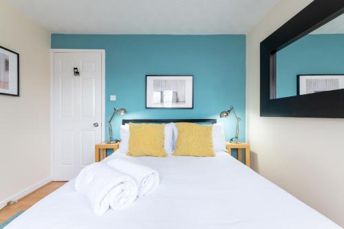 Pass the Keys Spacious Townhouse with 900 Mbps WiFi and Parking gîte à louer Haxby