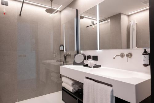 J44 Lifestyle Hotel - image 6
