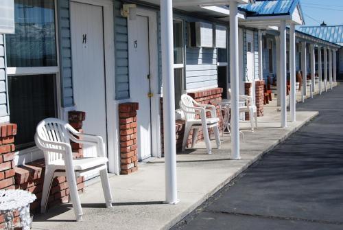 Redwood Motel 5
