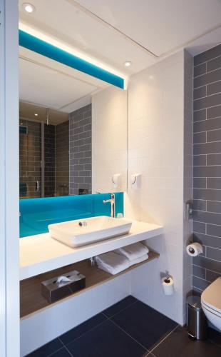 Holiday Inn Express Amsterdam - City Hall an IHG Hotel - image 7