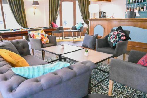 โรงแรมอาทานอร์ ซองทร์ (Hotel Athanor Centre) in โบน