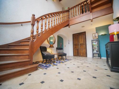 โรงแรมอาทานอร์ ซองทร์ (Hotel Athanor Centre) in โบน