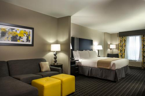 Holiday Inn Express and Suites Madison Central, an IHG Hotel in Madison, USA