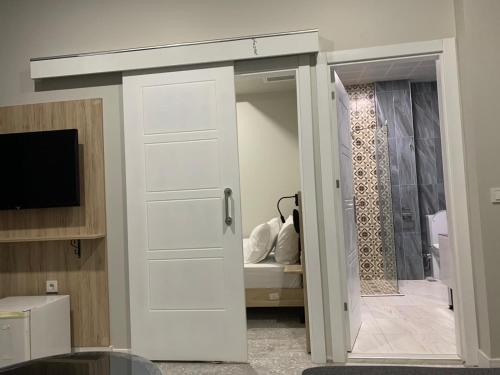 Deluxe Family Room image 10