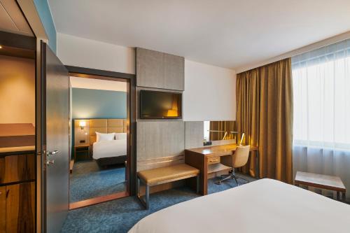 room detail thumbnail 1