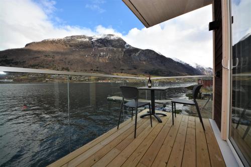 Nesset Fjordcamping in โอลเดน