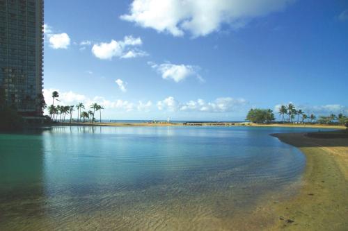 Waikiki Marina Resort at the Ilikai