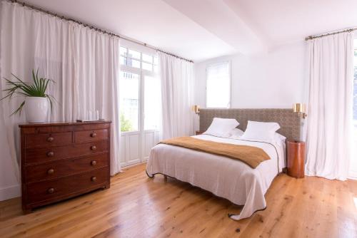 Deluxe Double Room image 7