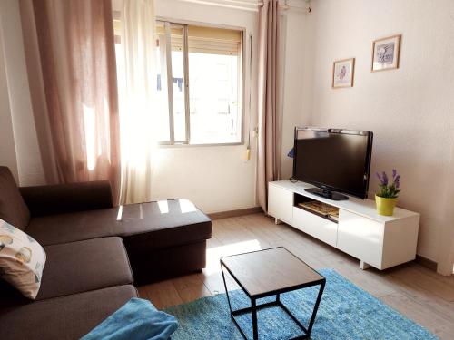  Malvarrosa FAMILIAR, Beach Wifi, Ferienwohnung in Valencia