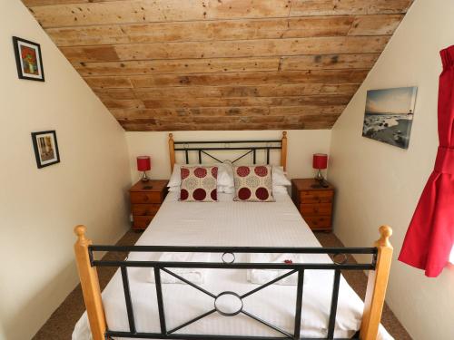 Pwll Cottage - image 12