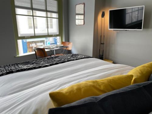 Daen’s Greenhouse Room Type - Deluxe Double Room