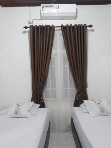 2 twin beds