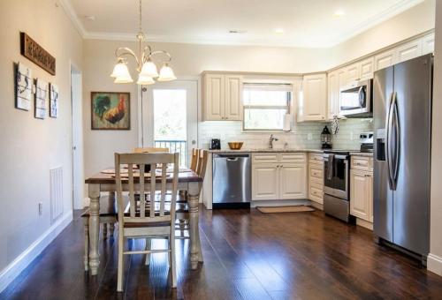 Cozy Cades Cove Condo with Community Pool - image 6