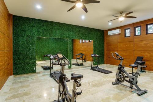 Viva Residence Charming Condo with Rooftop Pool Sky Bar