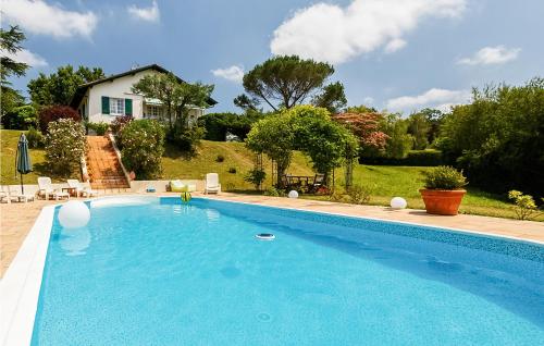 Beautiful home in Salies de Béarn w/ Outdoor swimming pool, WiFi and Outdoor swimming pool gîte à louer Sauveterre-de-Béarn