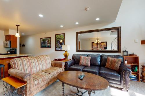 Lion Square Lodge North 382 - image 2