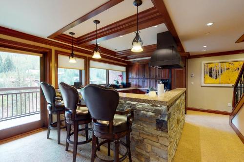 Lion Square Lodge South 750 - image 4