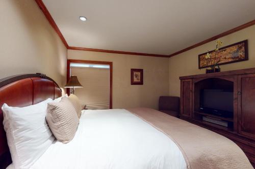 Lion Square Lodge South 650