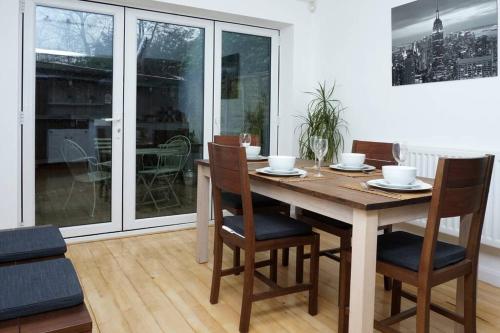 設施, Cornwallis House in 考利