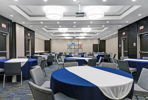 홀리데이 인 익스프레스 & 스위트 휴스턴 - 메모리얼 시티 센터 바이 IHG - 회의실/연회장