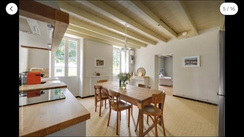 Les deux magnolias in Doulezon