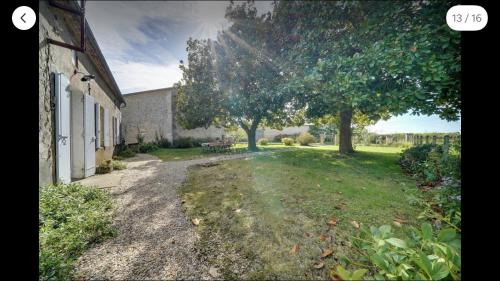 Les deux magnolias in Doulezon