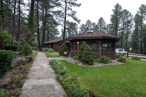 Shadow Mountain Lodge and Cabins