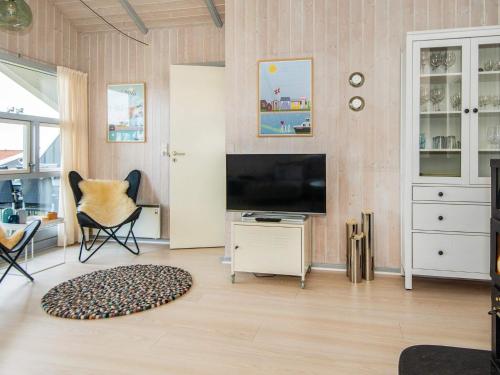 Three-Bedroom Holiday home in Sjølund 1