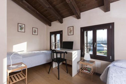 room detail thumbnail 1