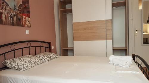 Petrol Apartment- Athens Center 4 BD 1 BATH - image 4