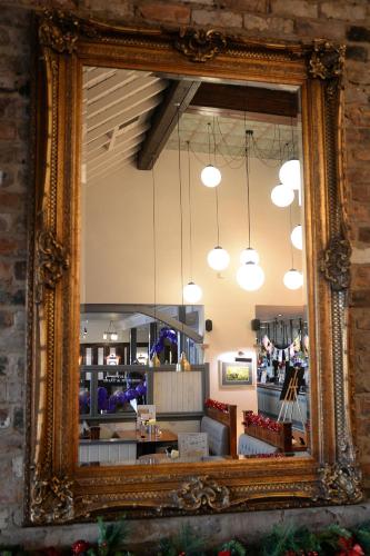 Boat & Horses Inn - image 9