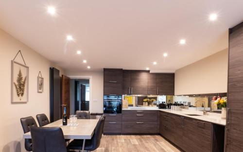 Woodside Houses - image 9