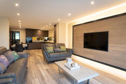 Woodside Houses - image 14