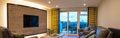 Woodside Houses - image 6