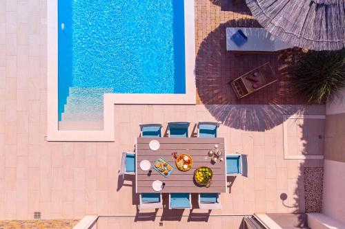 VILLA STOZAK private heated pool cinema room and sauna 7 km from beach - image 3