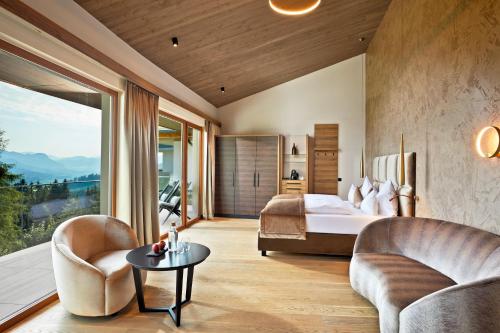 1 king bed, 1 sofa bed