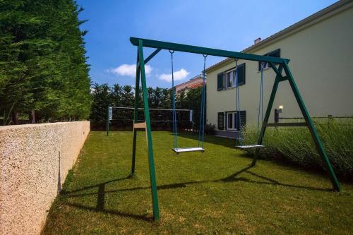 VILLA STOZAK, private heated pool, cinema room and sauna, 7 km from beach