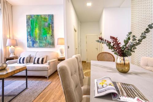 Three-Bedroom Apartment with patio image 8