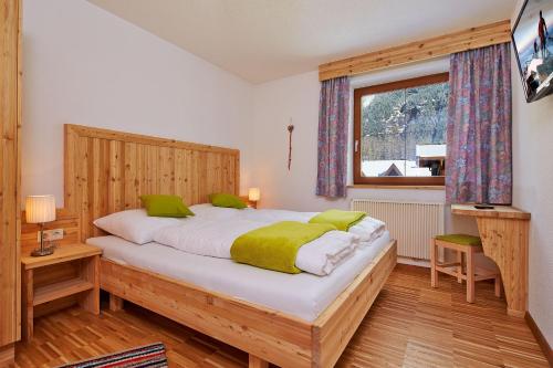 Comfort Two-Bedroom Apartment with Balcony