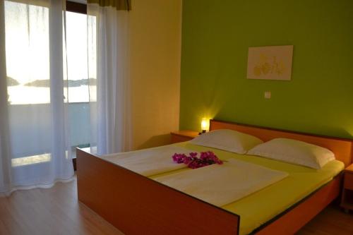2 bedroom apartment with terrace