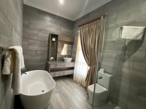 ギヤニ Vahlavi Lodge 4つ星 ホテル スイート